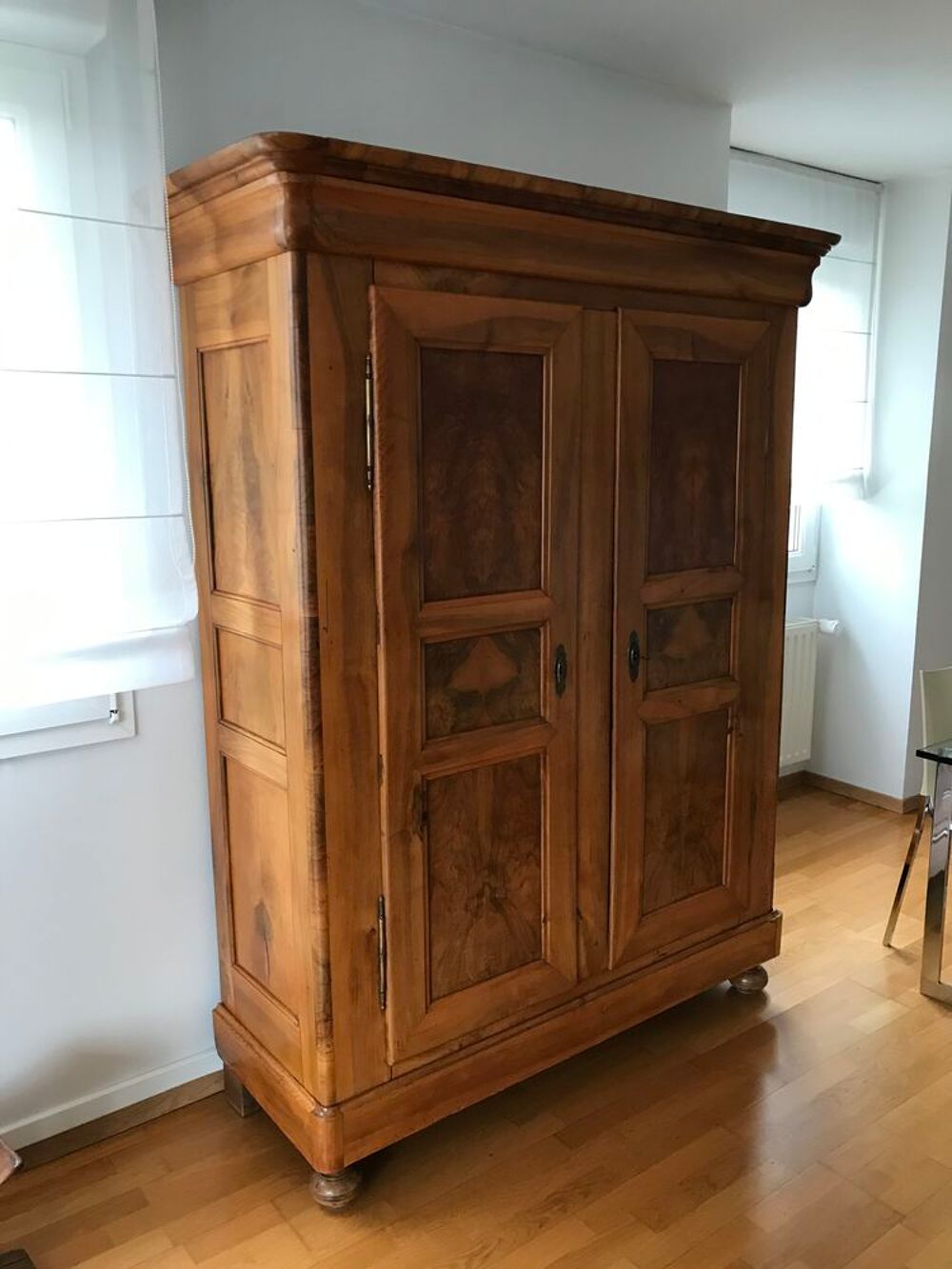 belle armoire Louis Philippe Meubles