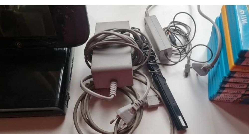 Wii U + 10 JEUX Consoles et jeux vidos