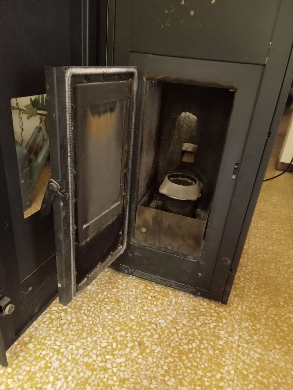 POELE DE CHAUFFAGE A GRANULES Electroménager