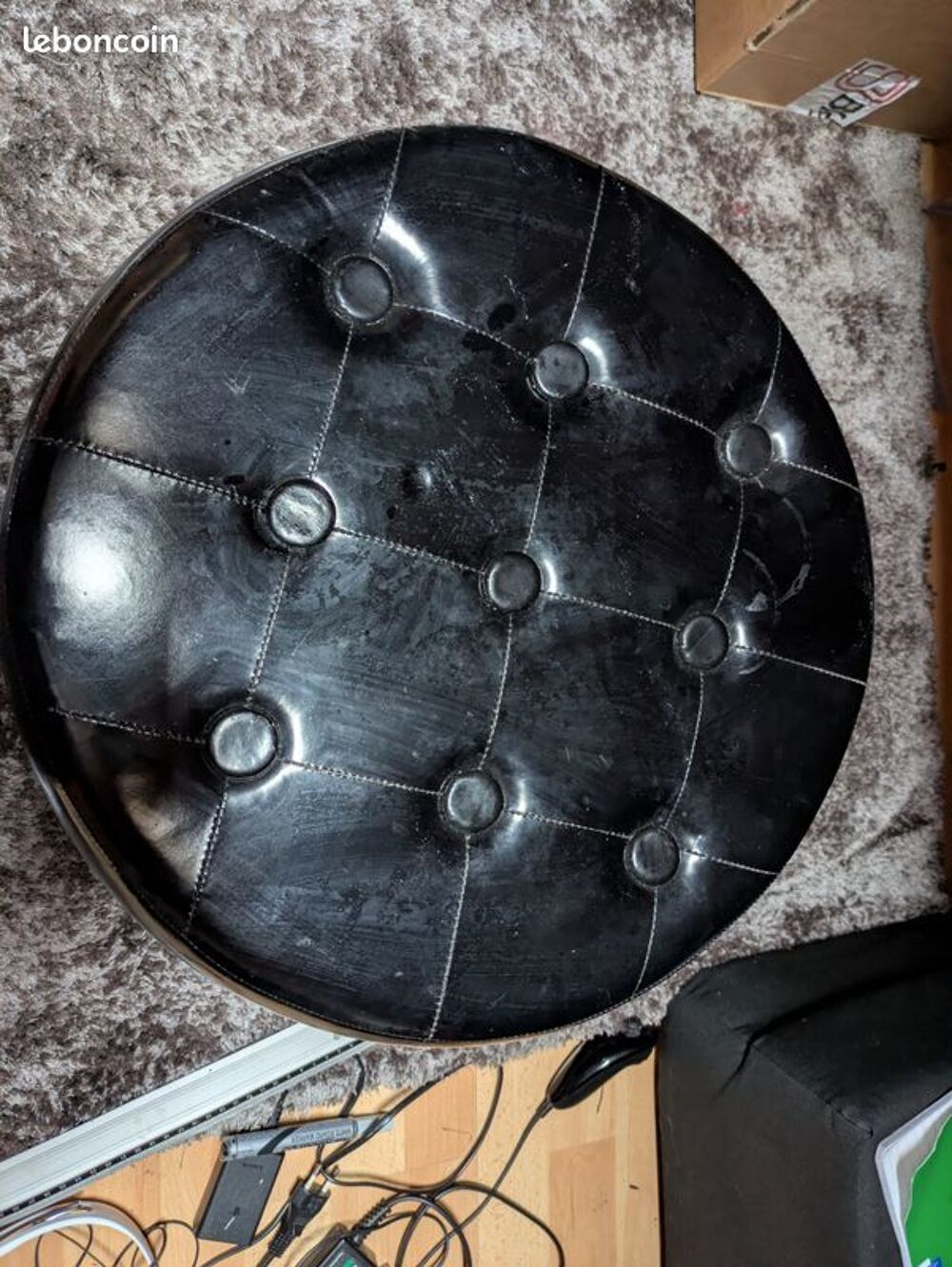 Pouf noir capitonn&eacute; retro Meubles