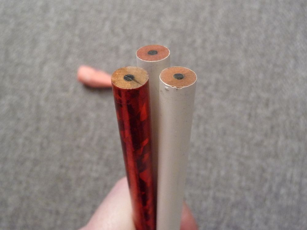 3 Crayons &agrave; Papier- 2 Blanc et 1 Rouge- Neuf Décoration