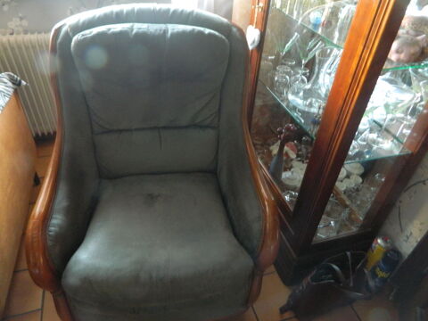 FAUTEIL EN TRES BONNE ETAT VERT SAPIN impeccable 45 Neuville-en-Ferrain (59)