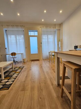  Appartement à louer 1 pièce 38 m²