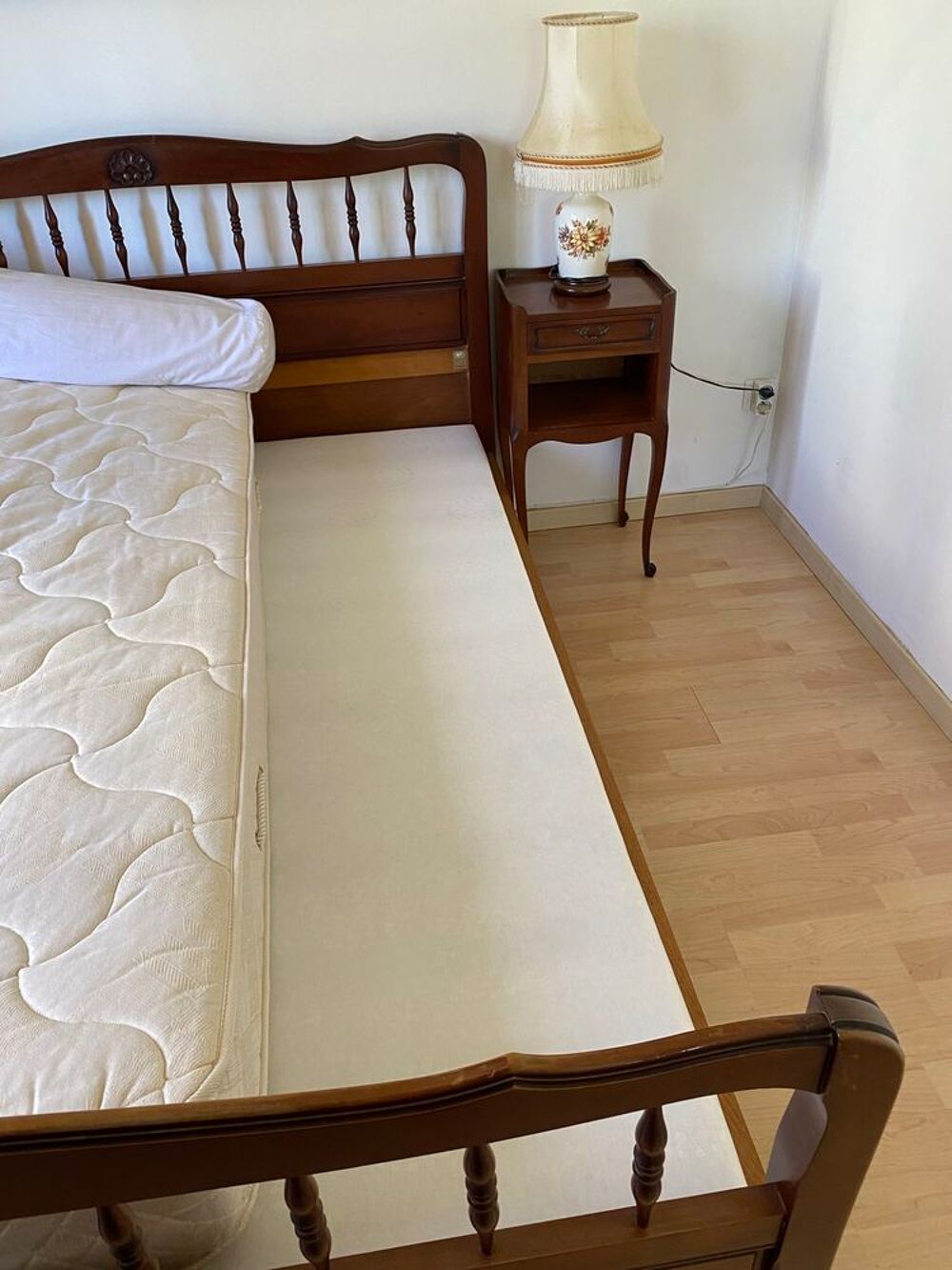 Chambre compl&egrave;te avec sommier + matelas 190x 140 Meubles