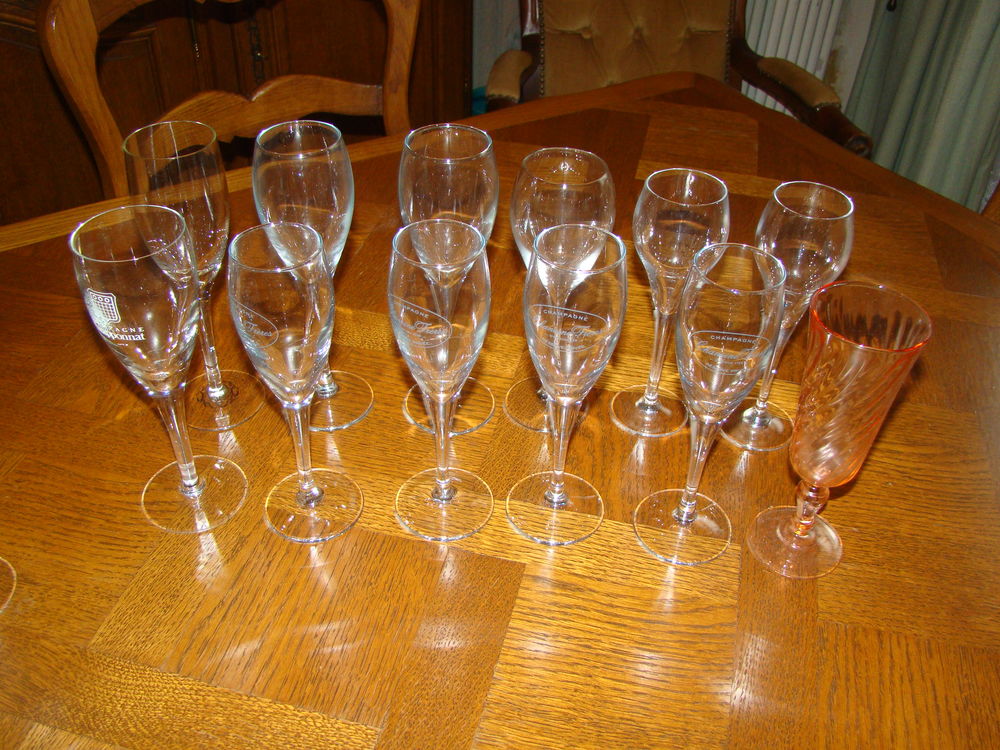 Lot de 24 fl&ucirc;tes &agrave; champagne d&eacute;pareill&eacute;es
Cuisine