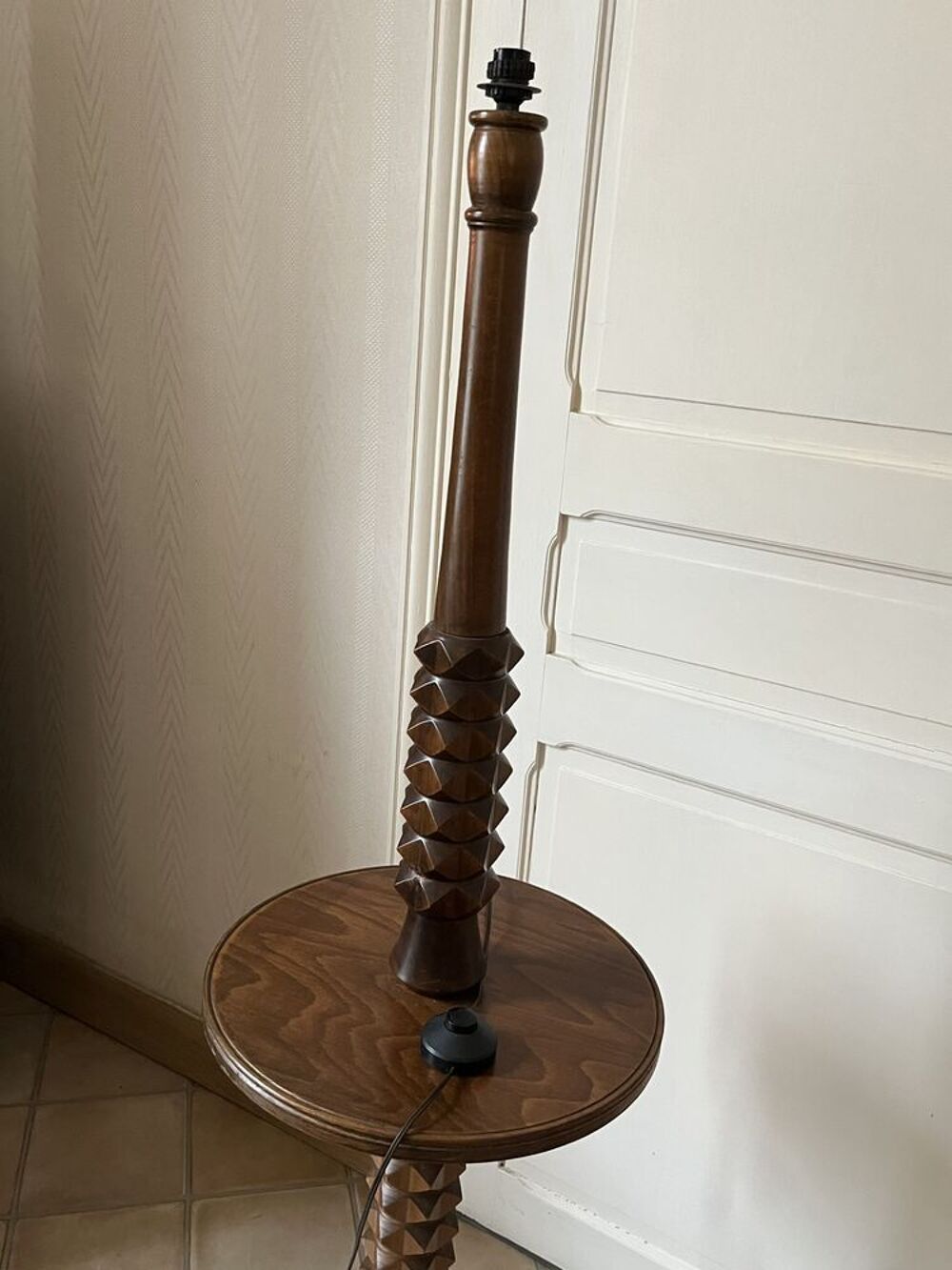 Lampe de salon bois style basque Décoration