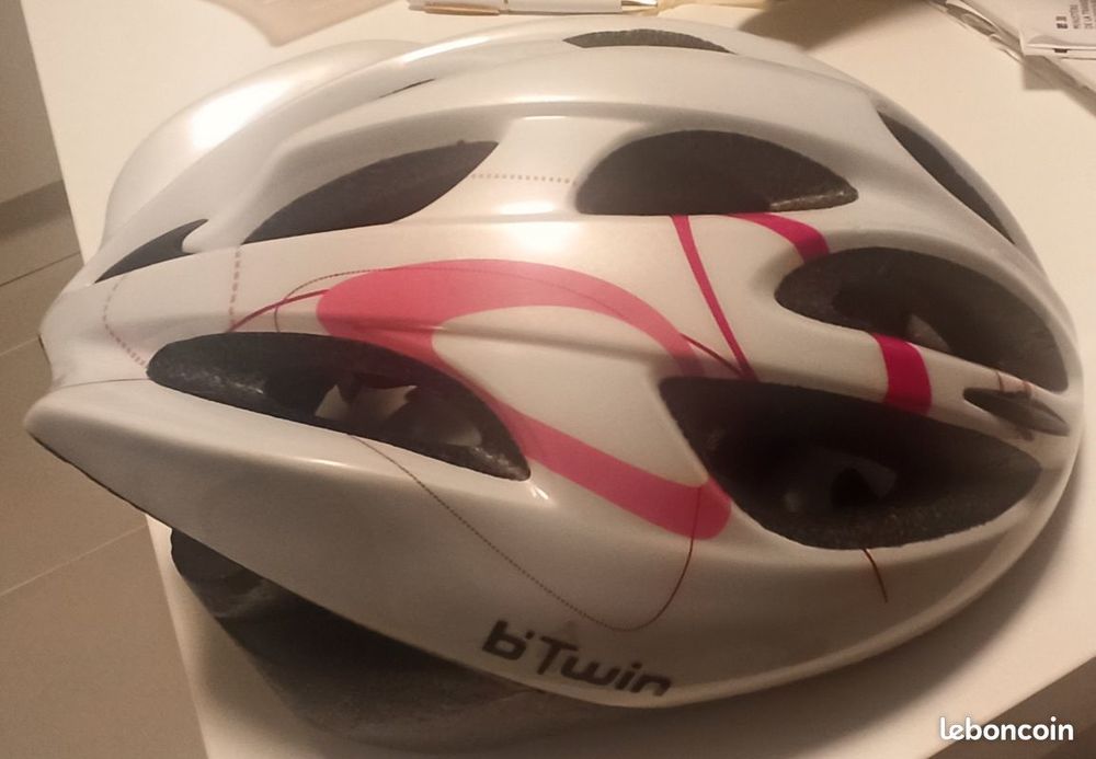 Casque de v&eacute;lo f&eacute;minin Btwin D&eacute;cathlon Sports