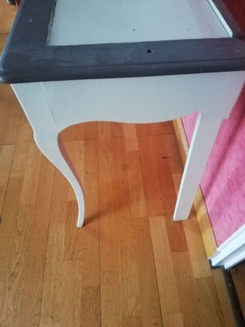 coiffeuse bureau 15 Saint-Pierre-la-Cour (53)