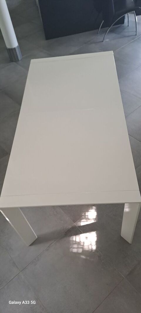 Table laqué blanc Presles (95)