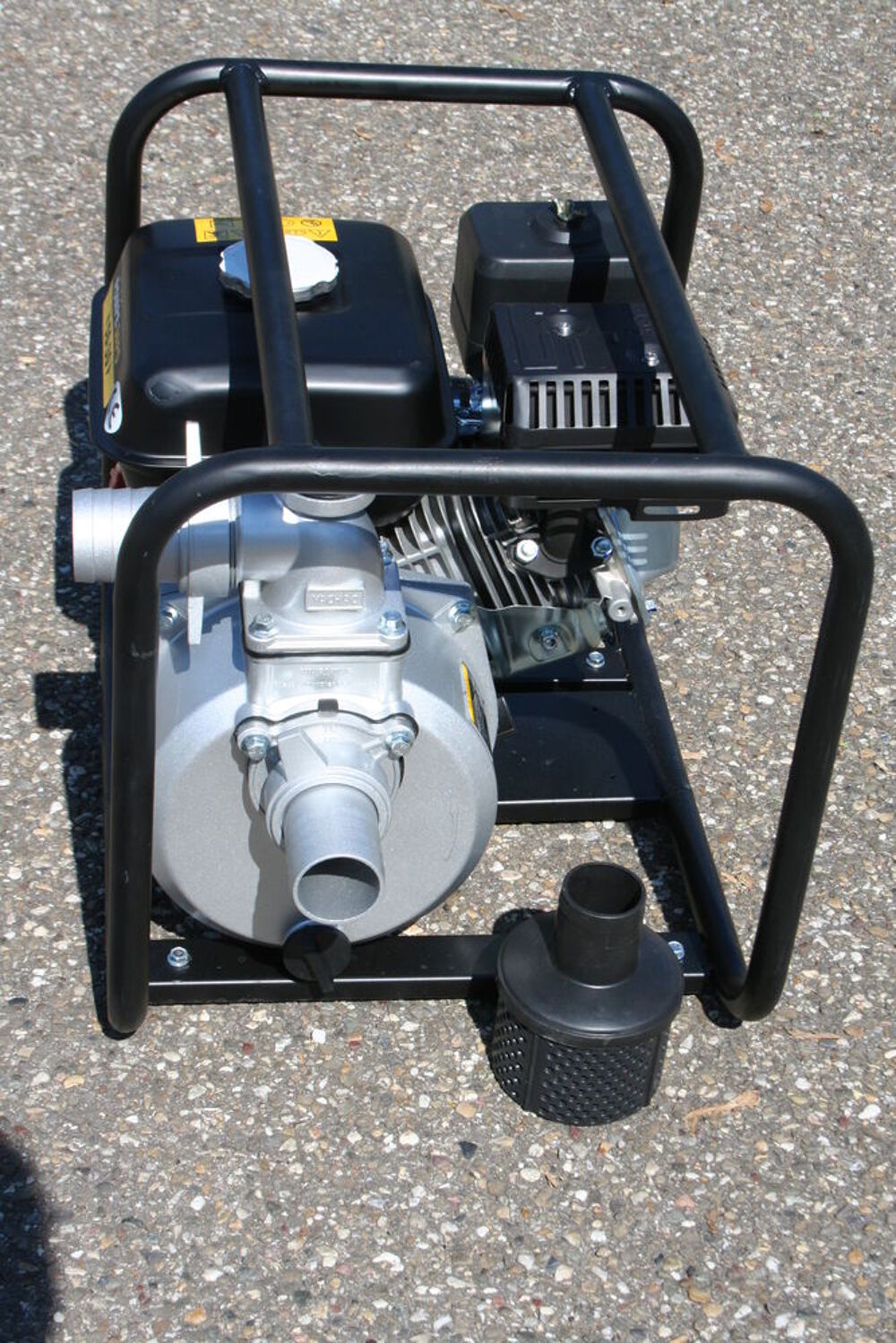 POMPE &agrave; EAU MOTEUR ESSENCE avec RACCORDS et CREPINE Bricolage