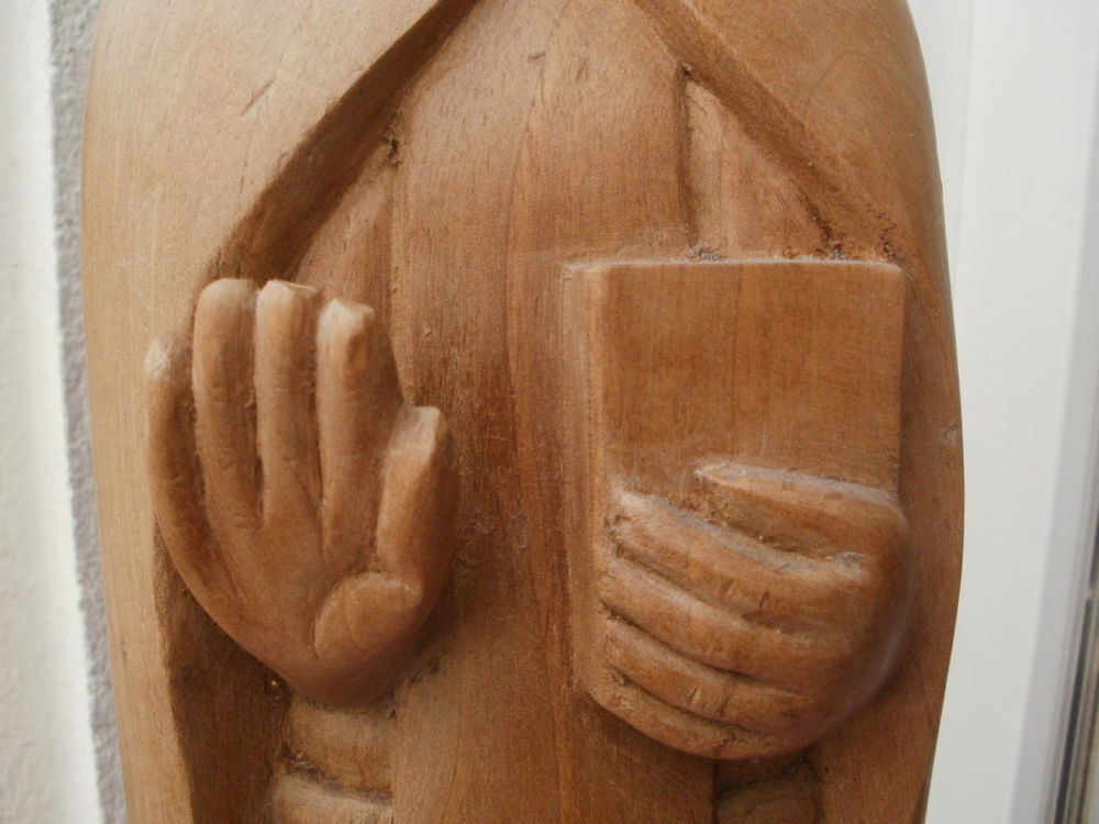 Statue d'un moine, sculpture en bois sign&eacute;e SARRADET P Décoration