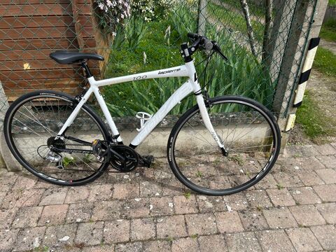 v�lo de route Mod�le Shaper 100.  Taille L 300 Bessancourt (95)