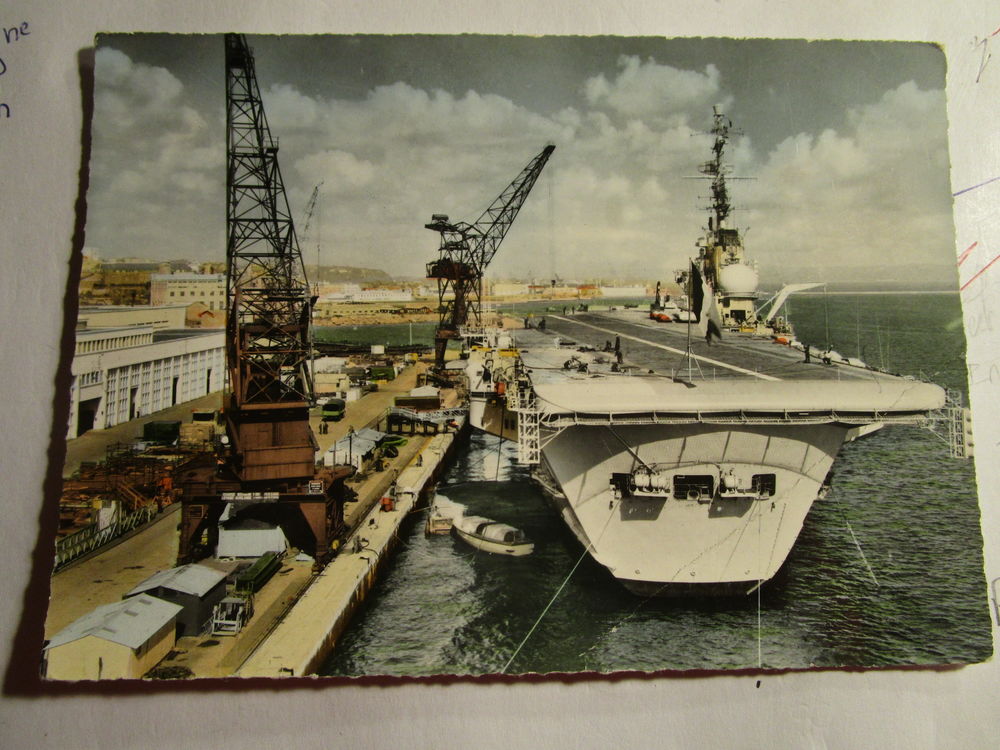 CARTE POSTALE BREST "PORTE -AVIONS FOCH" 