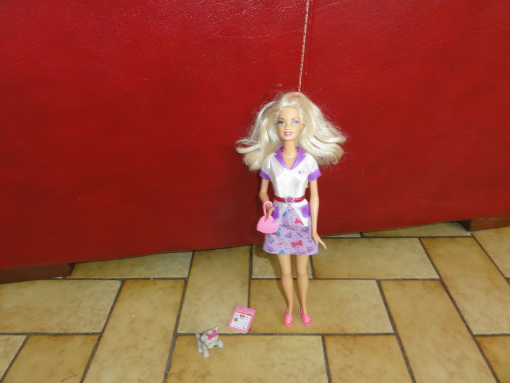 Poup&eacute;e Barbie V&eacute;t&eacute;rinaire en parfait &eacute;tat. Jeux / jouets