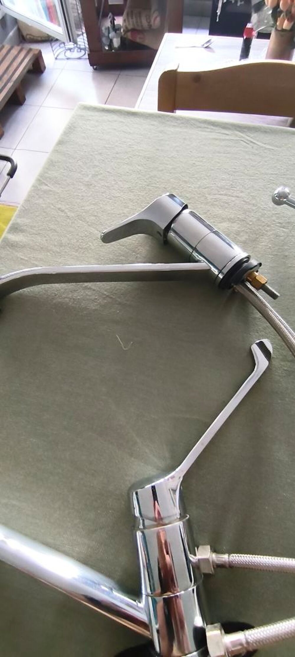  Deux mitigeurs pour &eacute;vier et un pour lavabo Bricolage