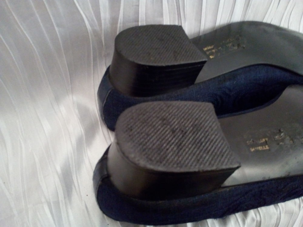 1 paire d'escarpin "MISS " en tissus s&eacute;rigraphie bleu Chaussures