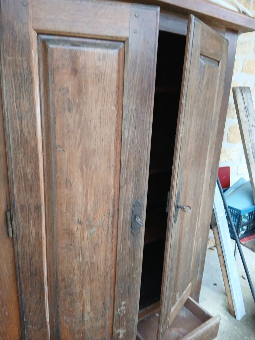 MEUBLE ANCIEN ARMOIRE DEUX PORTES
Meubles