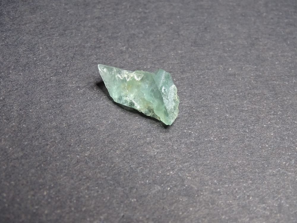 Fluorite La Barre Puy-de-D&ocirc;me France 4,45 carats 16 x 9 x 5 