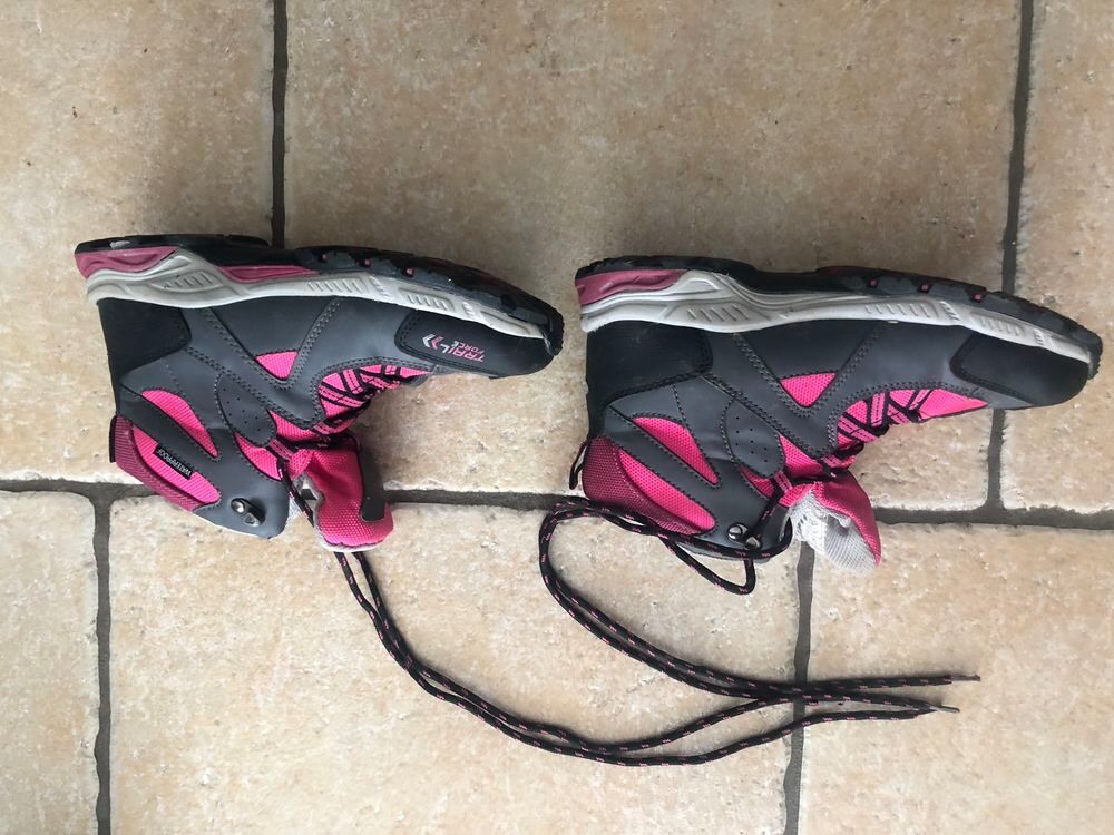 Chaussures de randonn&eacute;e bi couleur Chaussures