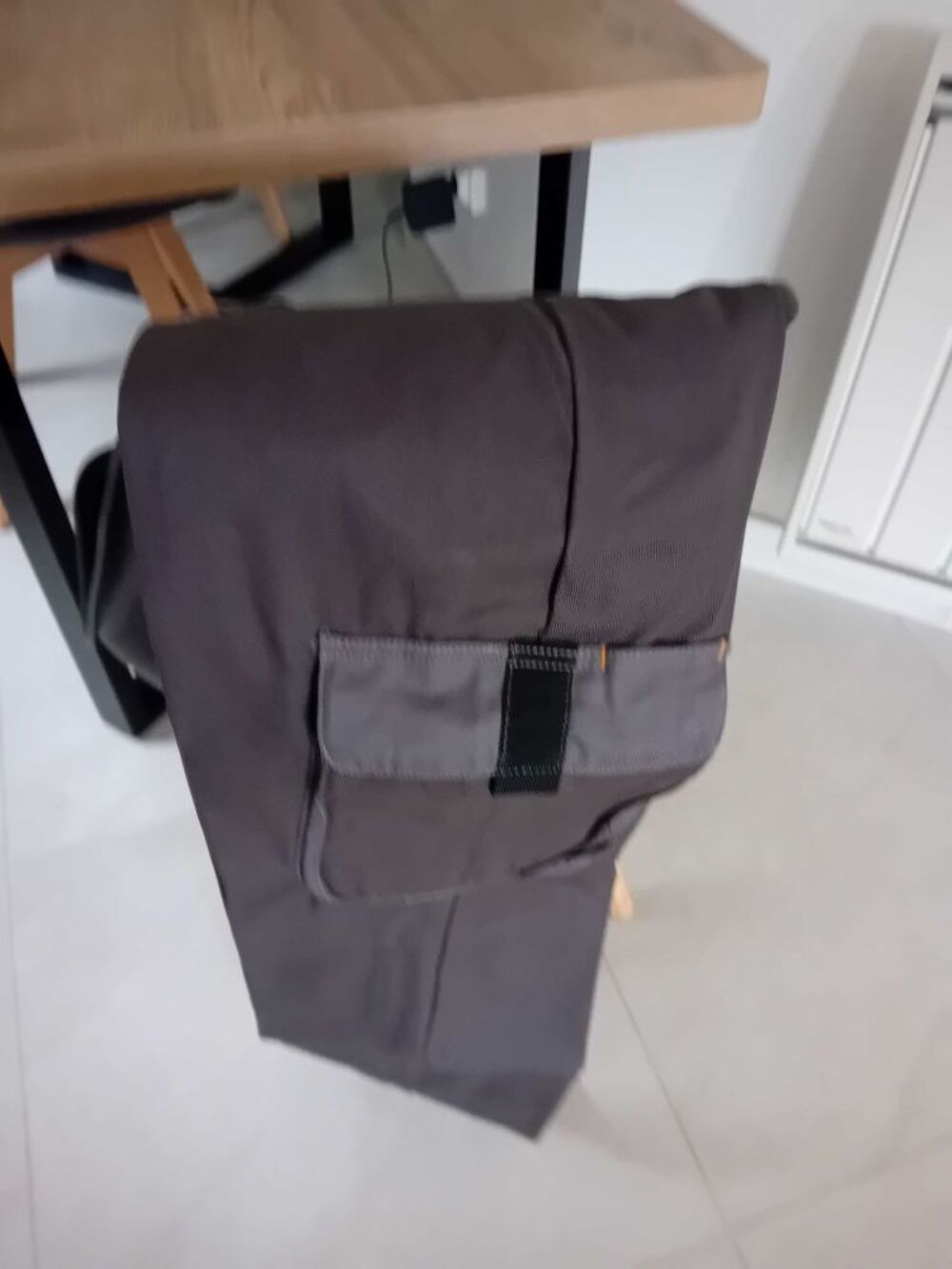 deux pantalons de travail Vêtements