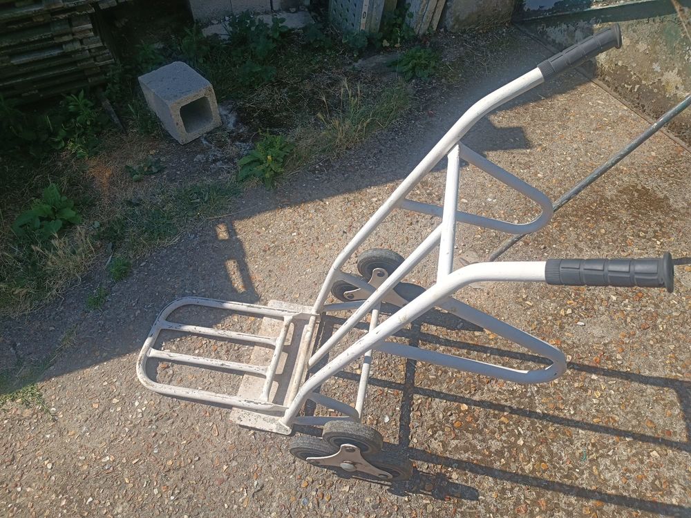 Diable &agrave; 3 roues pour escalier Bricolage