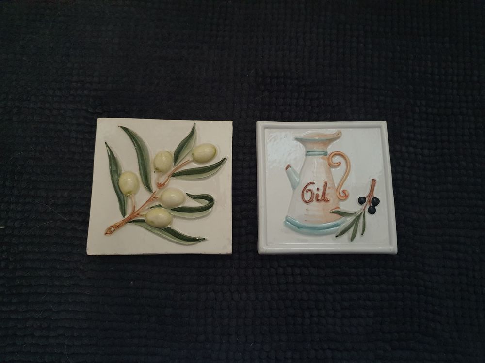 Faience m&eacute;diterran&eacute;enne en relief ann&eacute;e 70-80 Décoration