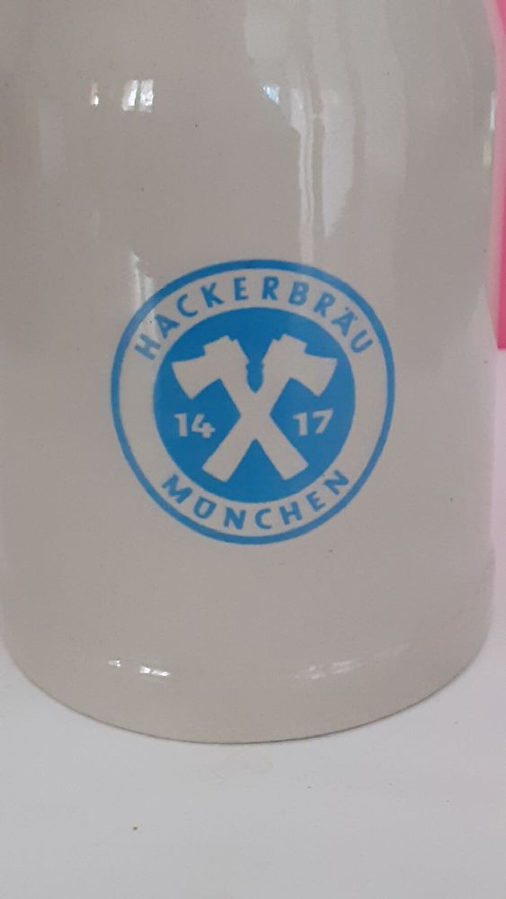 Un verre &agrave; bi&egrave;re Hackerbrau Munchen 
Décoration
