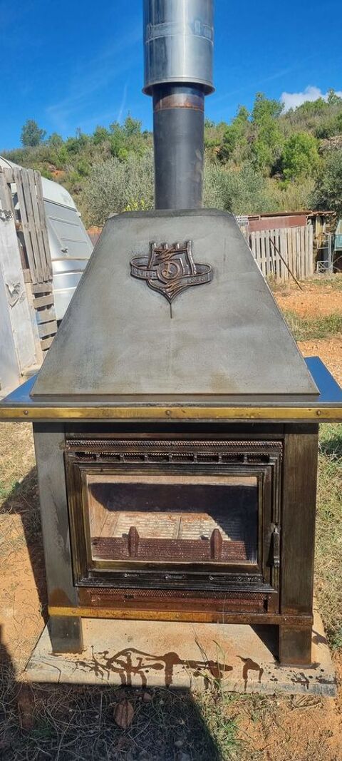 Po�le chemin�e � bois DEVILLE. 490 Salses-le-Ch�teau (66)