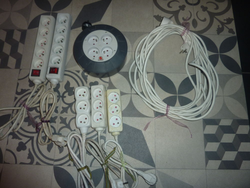 Lot de multiprises et enrouleur cables &eacute;lectrique Bricolage