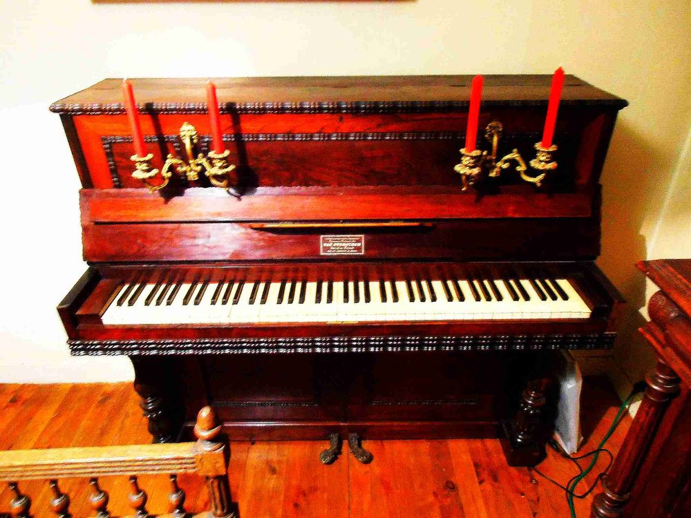 Donne piano droit baroque Instruments de musique