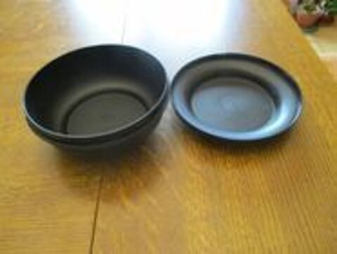 Plusieurs boites rondes noires tupperware et bien d'autres  7 M�rignies (59)