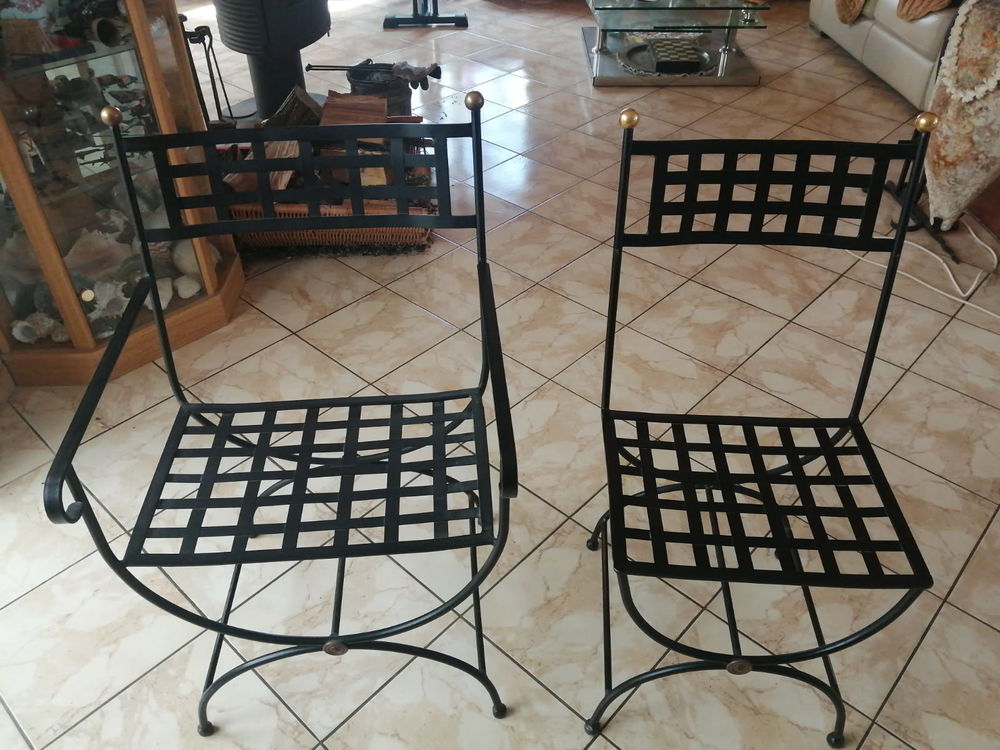 table de salle &agrave; manger verre et chaises en fer forg&eacute; Meubles