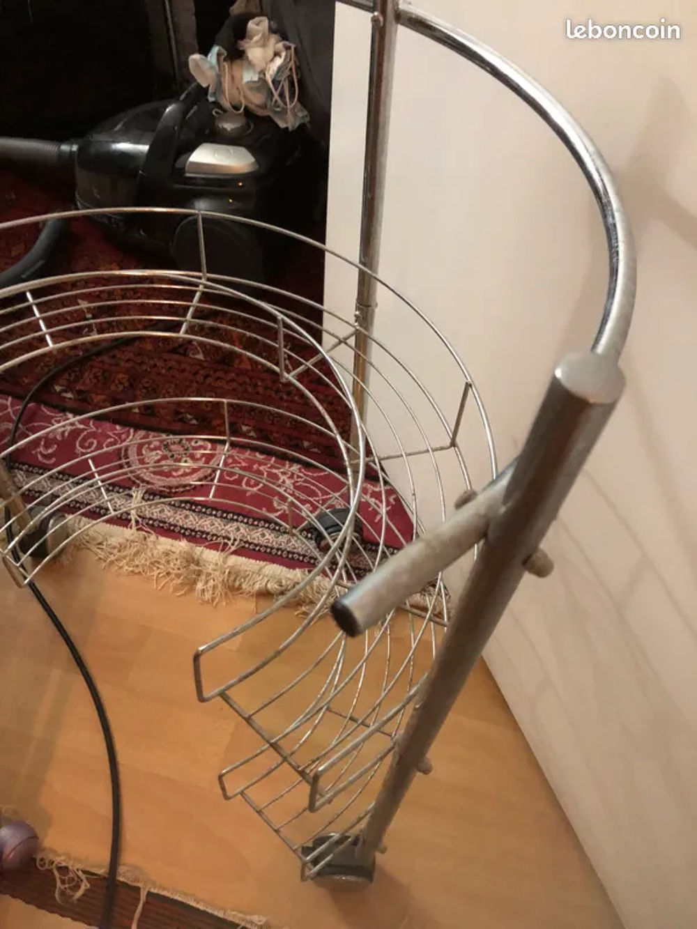 &Eacute;tag&egrave;re en m&eacute;tal et roues Meubles