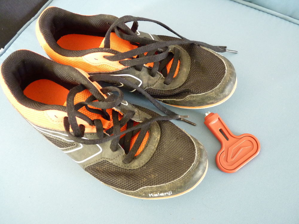chaussure baskets athletisme cross 34 TBE noir orange Chaussures