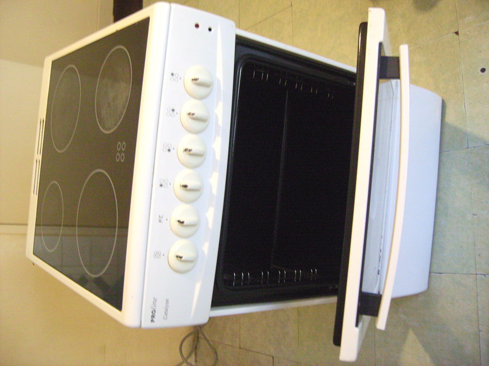 CUISINIERE VITROCERAMIQUE Electroménager