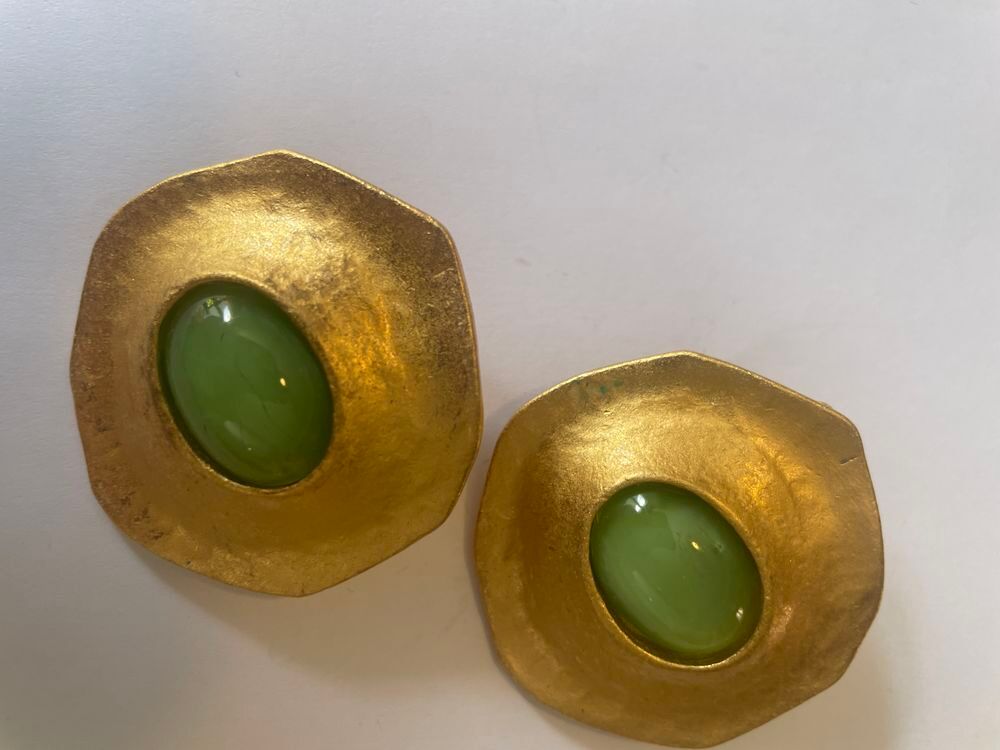 BO ronde dor&eacute;e cabochon vert d'eau E.UNGARO Bijoux et montres