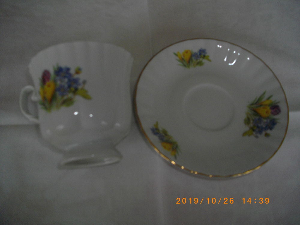 Deux tasses + deux sous-tasses assorties "Fleurs" Cuisine