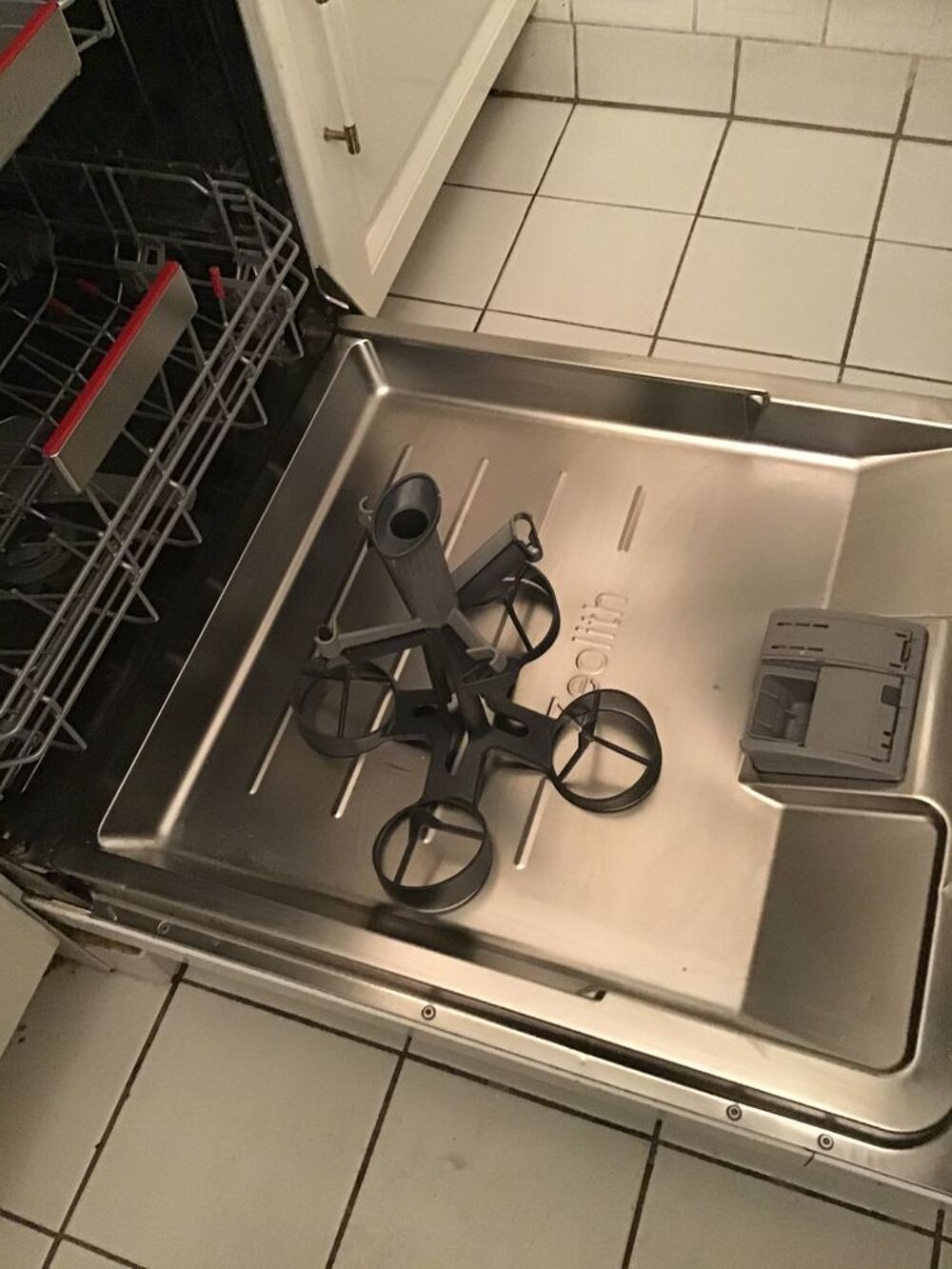 Lave-vaisselle BOSCH pose libre 14 couverts - Tr&egrave;s bon &eacute;tat Electrom�nager