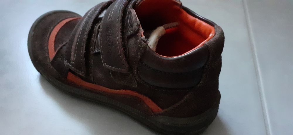 Chaussures montantes cuir pointure 26 en bon &eacute;tat et propres Chaussures enfants
