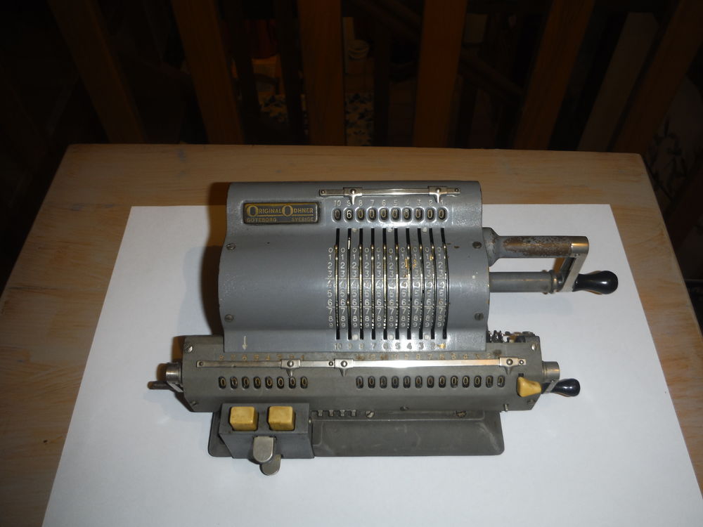 calculatrice m&eacute;canique ou arithmom&egrave;tre 