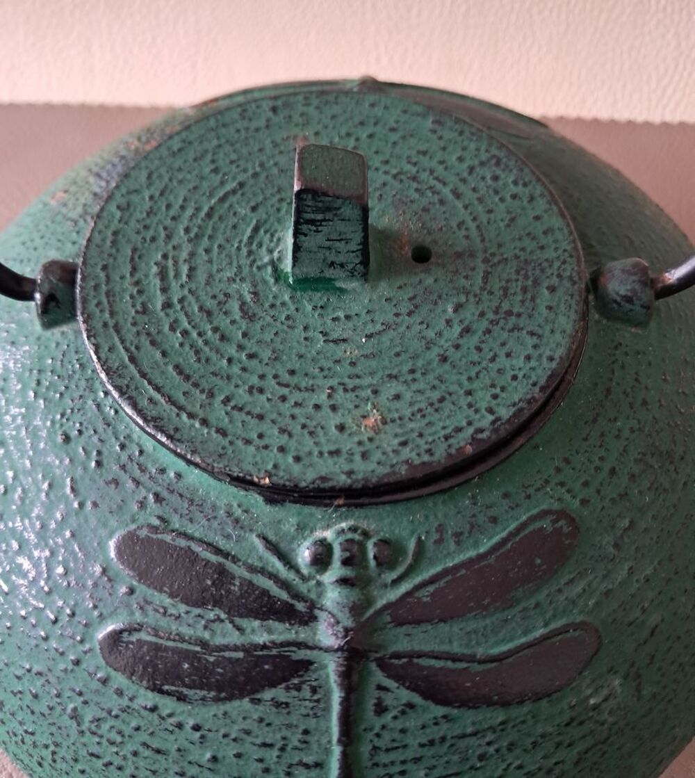th&eacute;i&egrave;re japonaise en fonte verte avec libellule et support Cuisine
