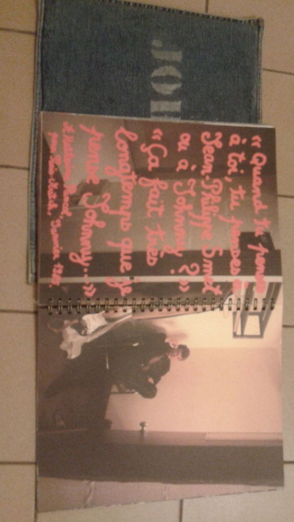Livre fer et pochette jeans Johnny Hallyday 
CD et vinyles