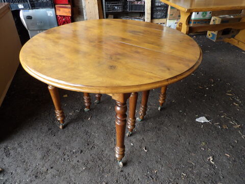 TABLE RONDE en CHENE MASSIF de 116 cm avec 8 PIEDS en MASSIF 1100 Ramous (64)