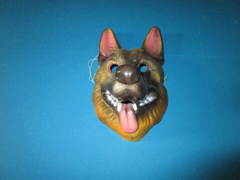 VIEUX MASQUE plastique  le loup  4 Villepinte (93)