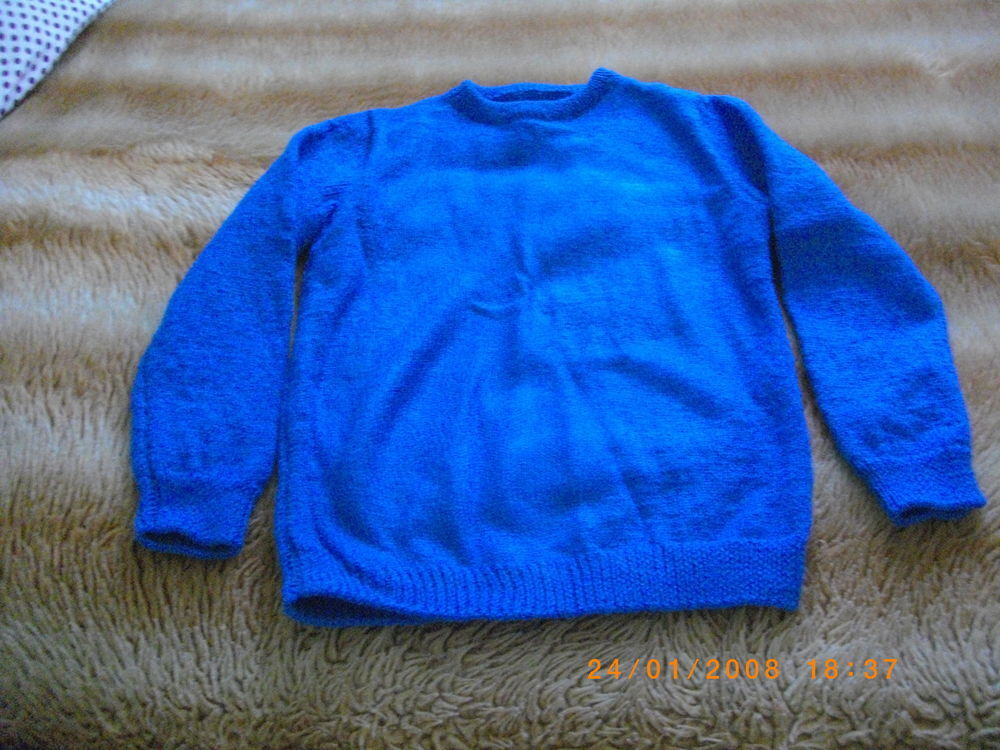 PULL BLEU EN LAINE - TAILLE : 40/42 Vêtements