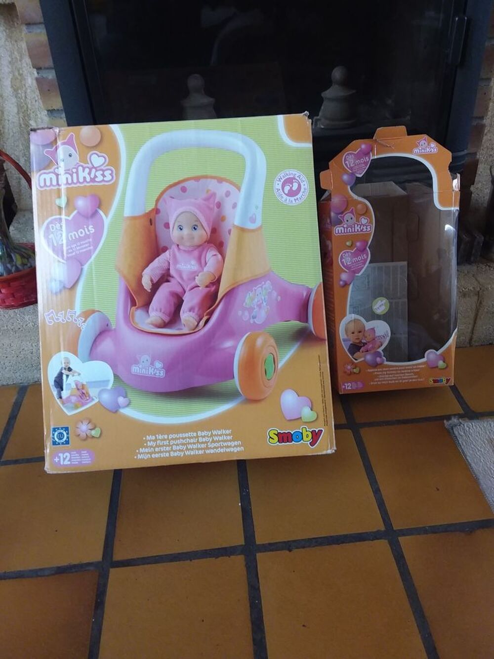 POUSSETTE ET SON POUPON MINIKISS Jeux / jouets