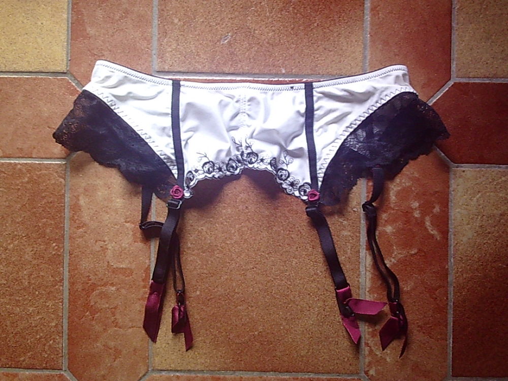 Porte-Jarretelles &amp; Paires de Bas Vêtements