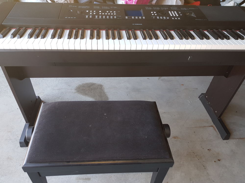 Piano num&eacute;rique yamaha DGX650 Instruments de musique