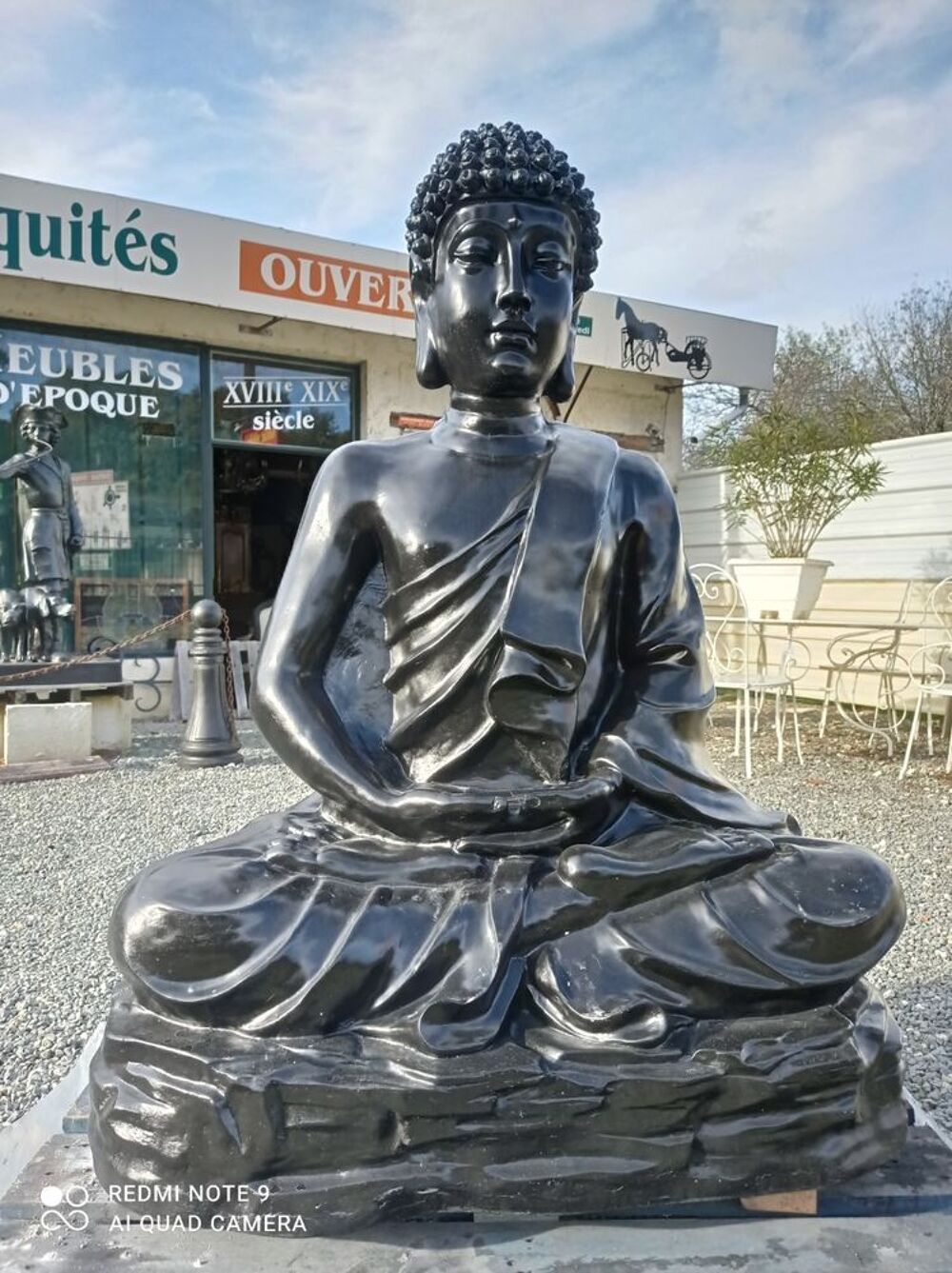 Statue Bouddha, en pierre, b&eacute;ton cir&eacute; noir Décoration