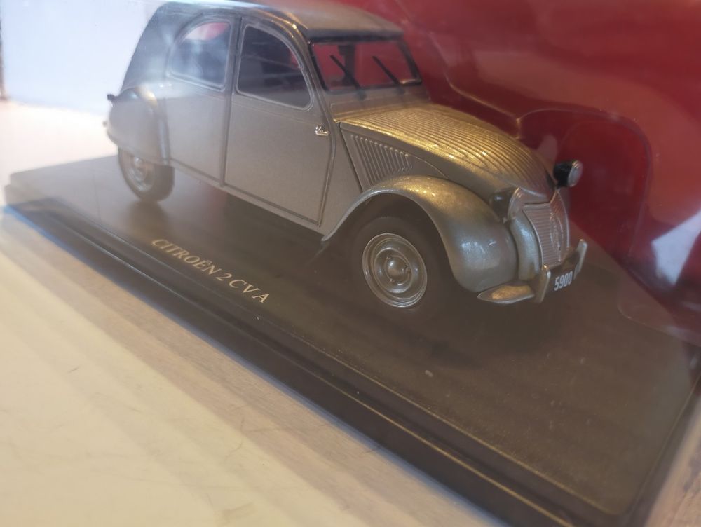 Citro&euml;n 2cv A grise au 1/24e neuve
